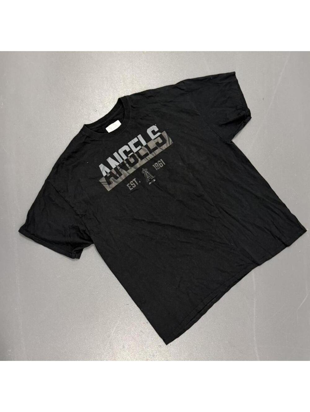Majestic Athletic Men's Black and Grey Tshirt